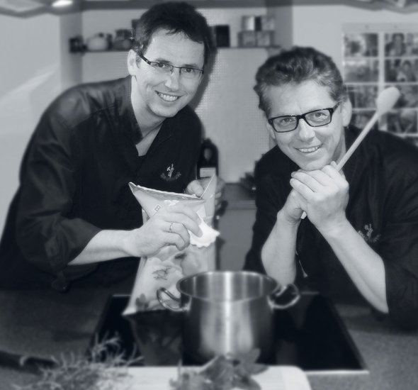 Albin und Günter Brunner in der Manufakturküche